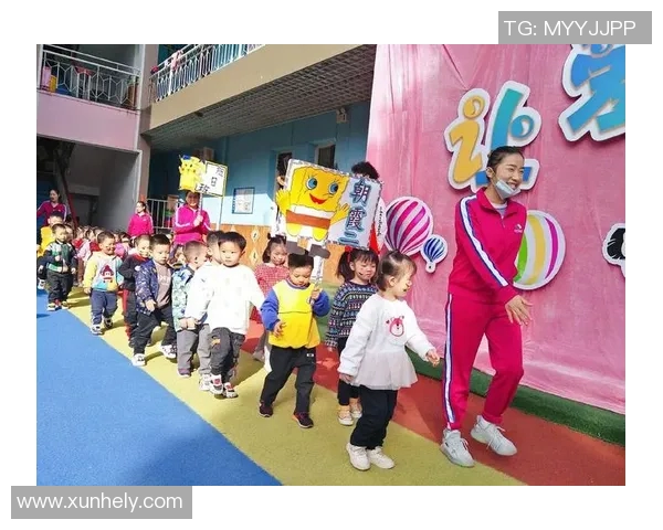 儿童画笔下的足球明星梦想世界展现童趣与激情