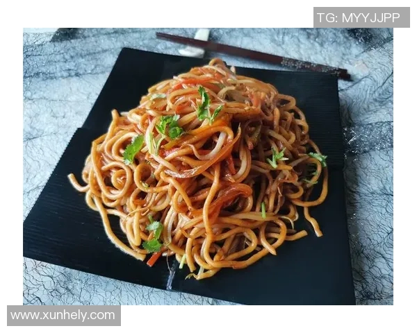 足球明星享受美味面条的精彩瞬间合集与背后的故事分享